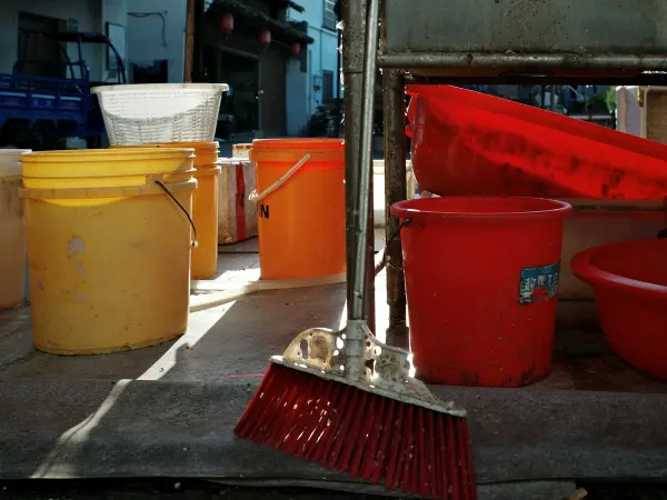 Construction buckets