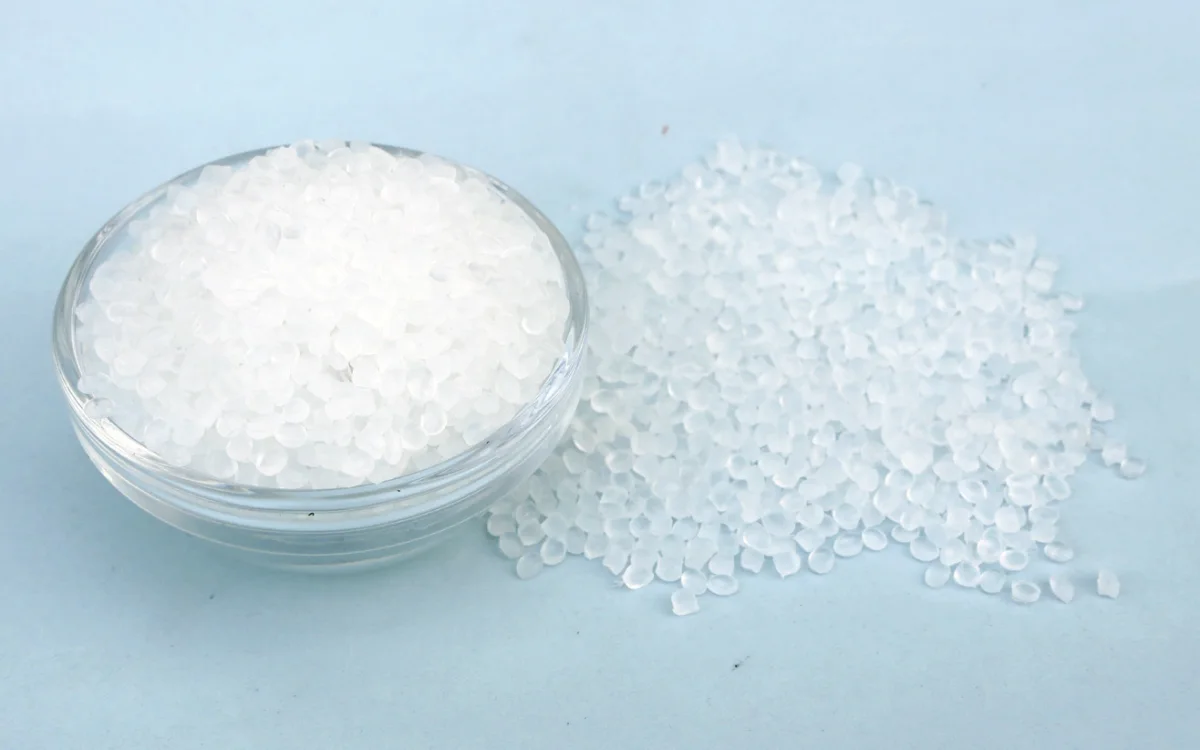 Natural polymer granules in a glass bowl