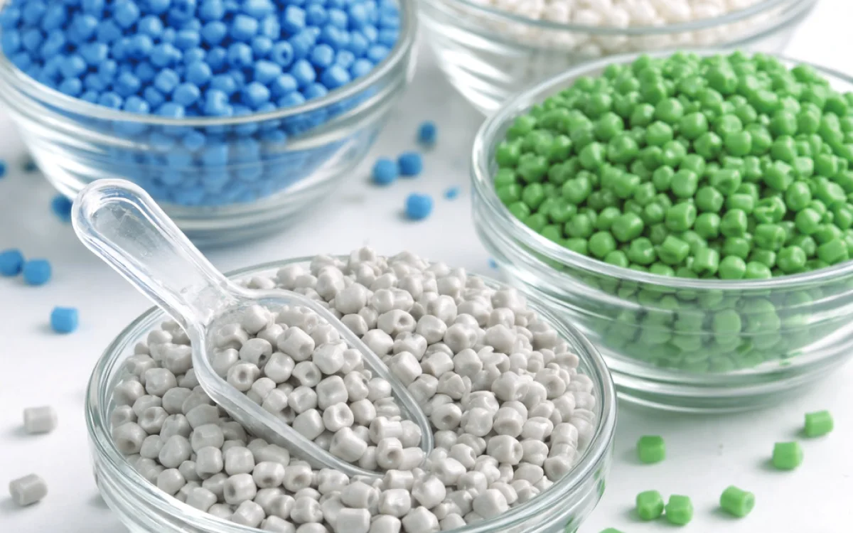 PP and PPCP granules side by side in bowls